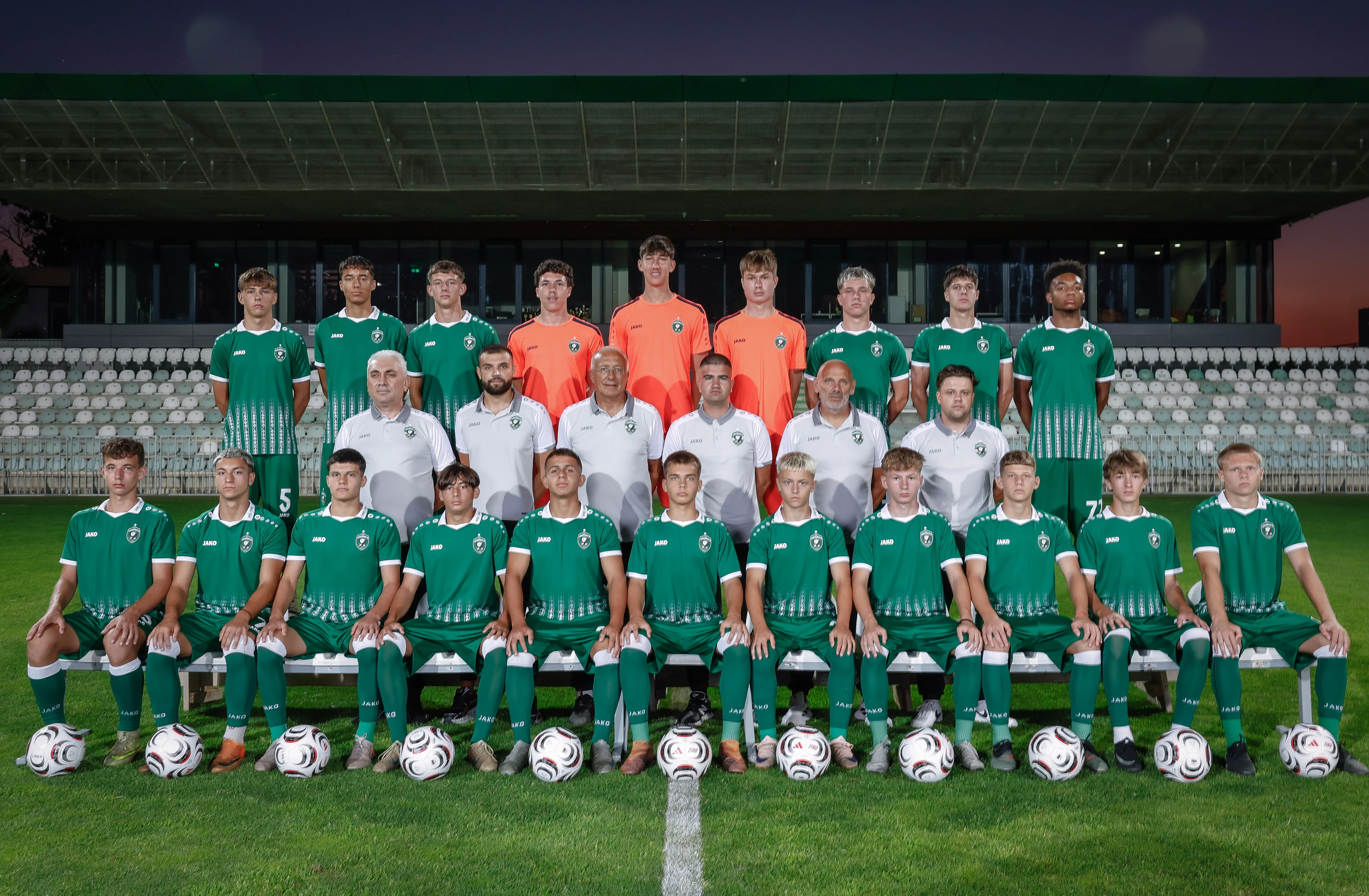 u16