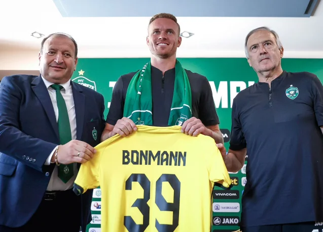 The champions introduced Bonmann