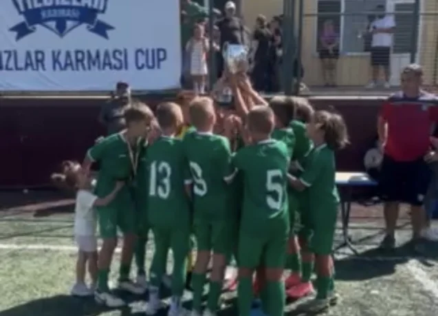 Турската публика на крака пред Лудогорец U12 в победен финал срещу Башакшехир