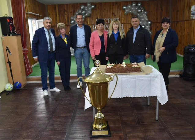 Лудогорец уважи празник на училище в Харманли