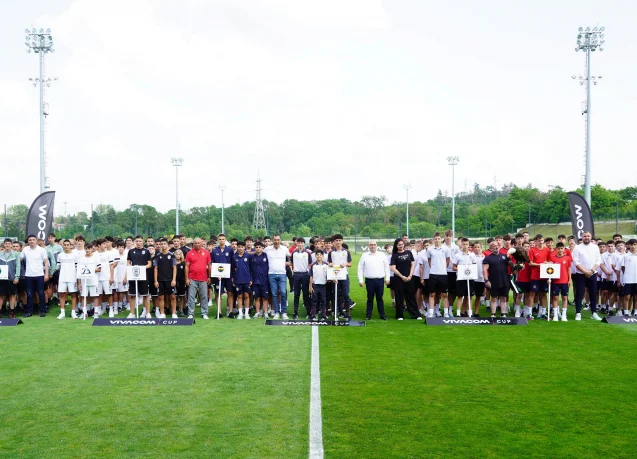 Бурни овации приветстваха международните участници в турнира „VIVACOM CUP“